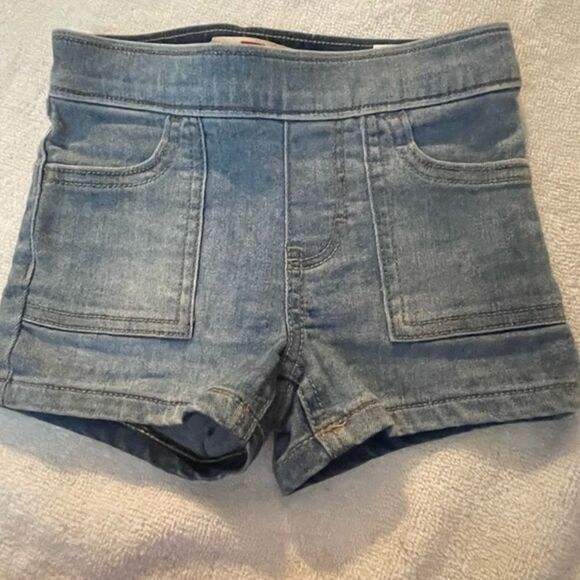 Levi’s 2T light wash 5-pocket belted zippered button closure blue denim shorts - Picture 1 of 10
